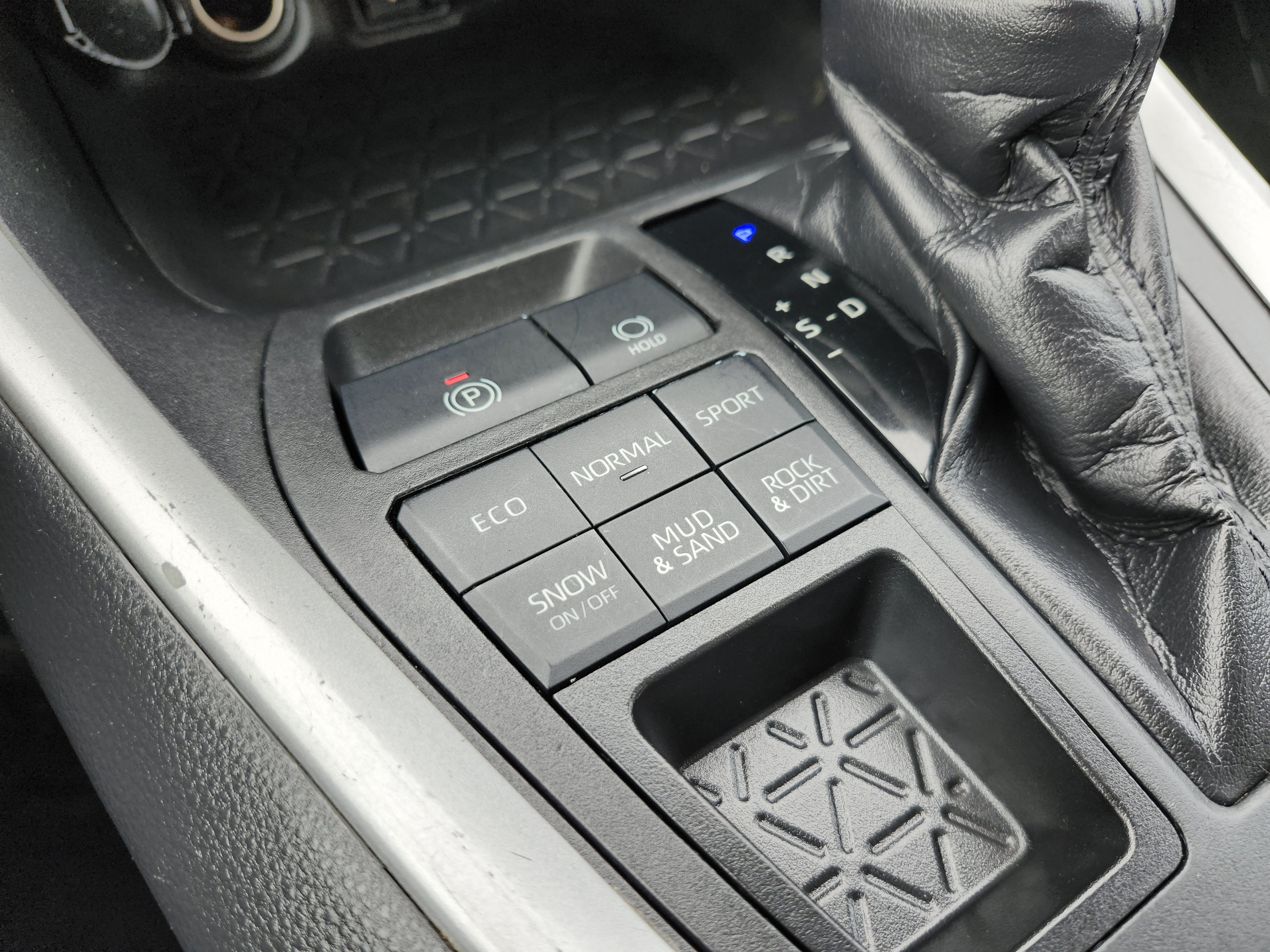Used 2021 Toyota RAV4 XLE AWD/4WD image 9