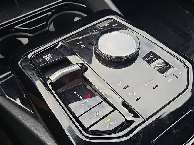 Used 2025 BMW 530i w/ Premium Package RWD image 12