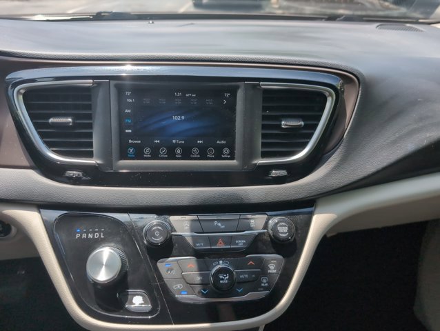 Used 2018 Chrysler Pacifica Touring-L FWD image 13