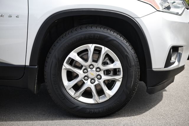 Used 2020 Chevrolet Traverse LT w/ Driver Confidence II Package image 10