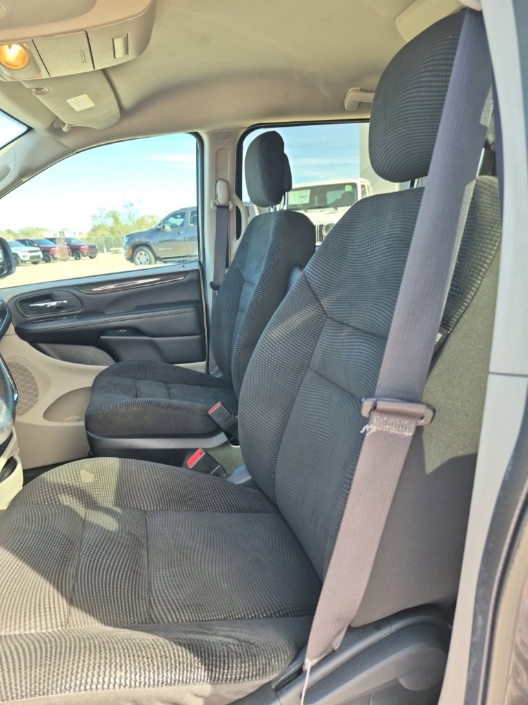 Used 2020 Dodge Grand Caravan SE w/ UConnect Hands-Free Group image 21