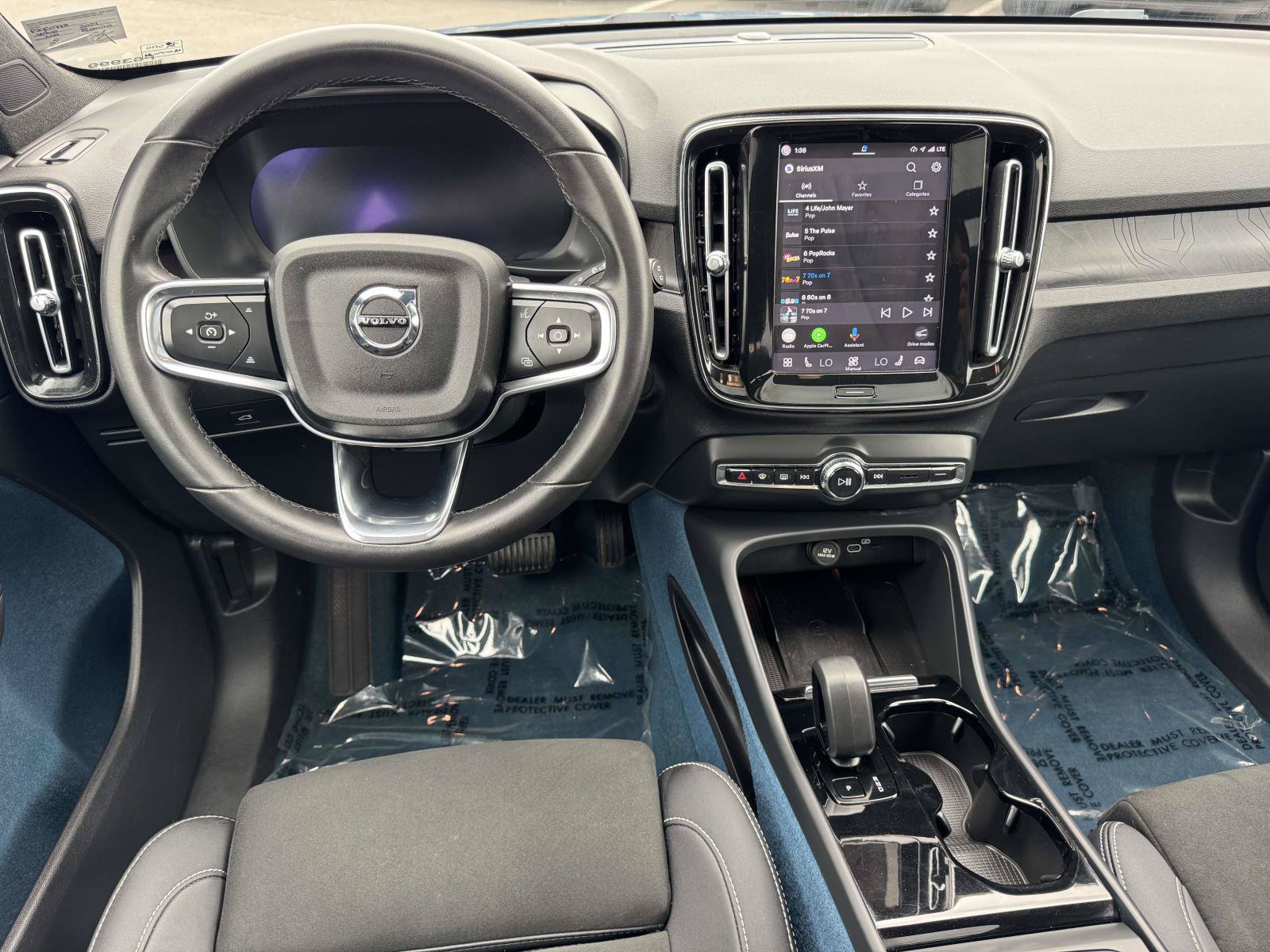 Used 2023 Volvo XC40 Recharge Plus w/ Protection Package Premier AWD/4WD image 9