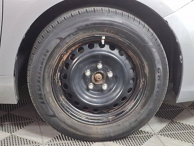 Used 2015 Toyota Camry LE FWD image 11