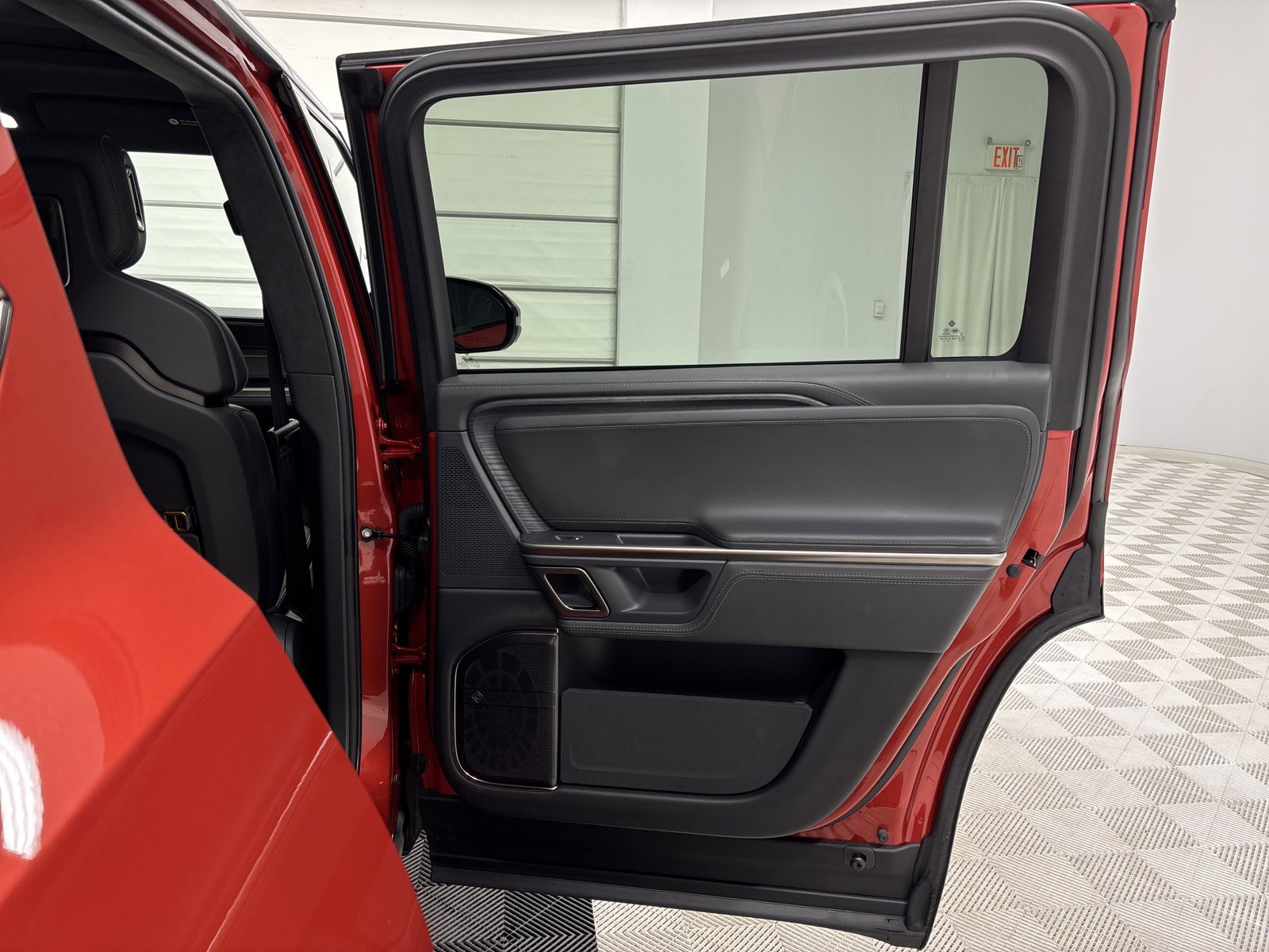 Used 2024 Rivian R1S Adventure image 19