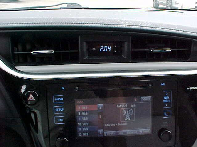 Used 2017 Toyota Corolla LE FWD image 19
