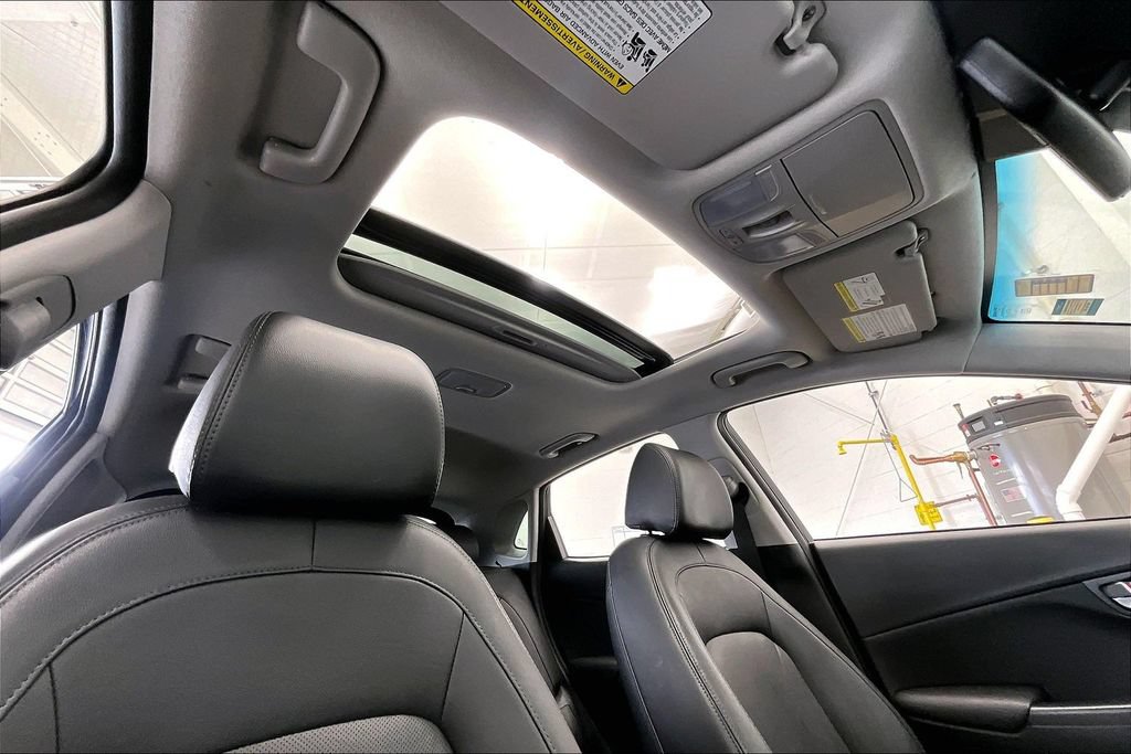 Certified 2022 Hyundai Kona Limited AWD/4WD image 17