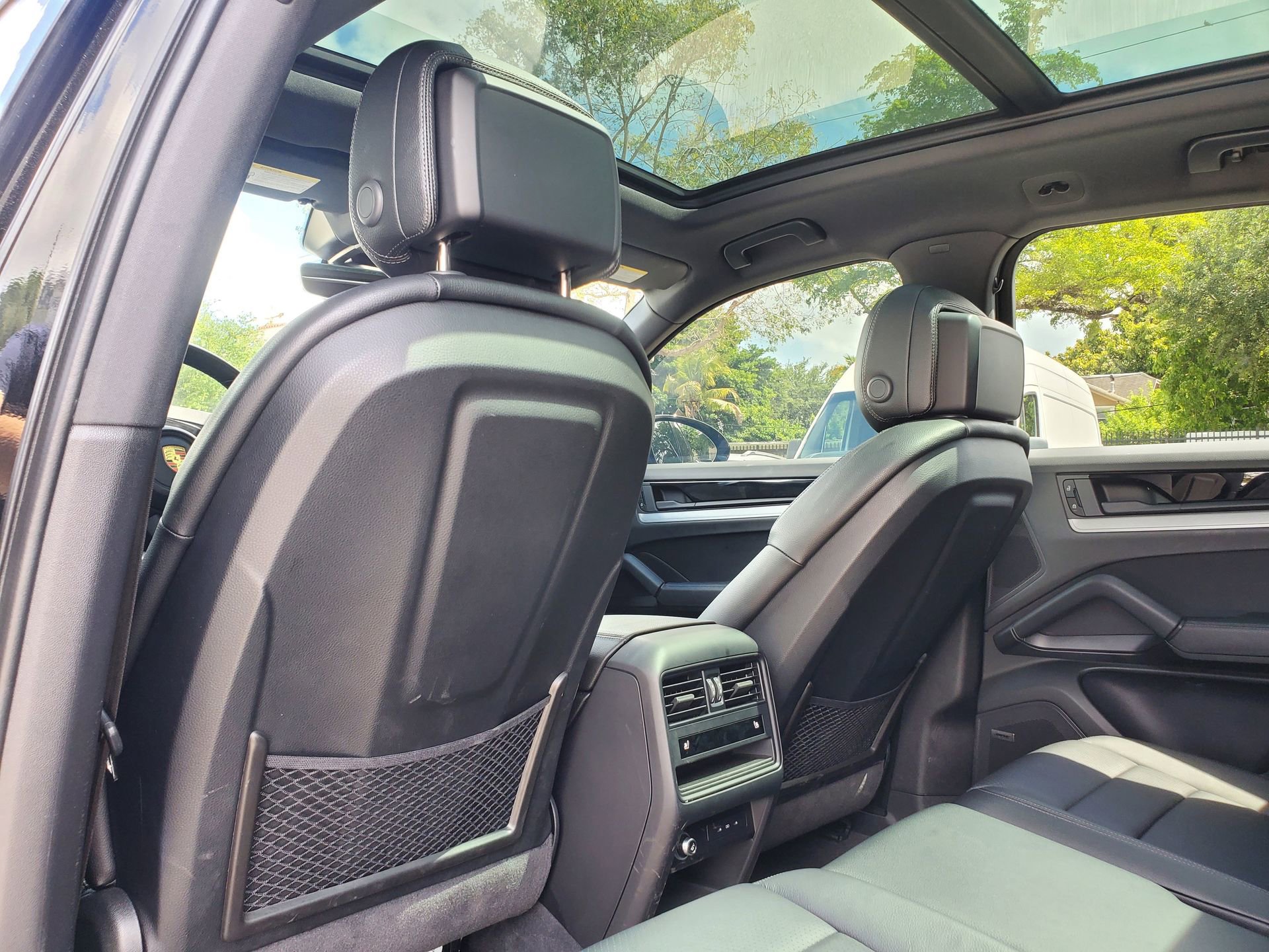 Used 2024 Porsche Cayenne AWD/4WD image 10