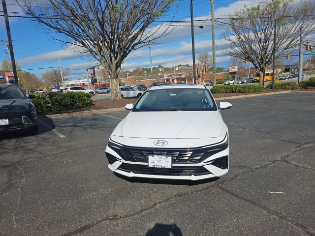 Certified 2025 Hyundai Elantra Limited image 3