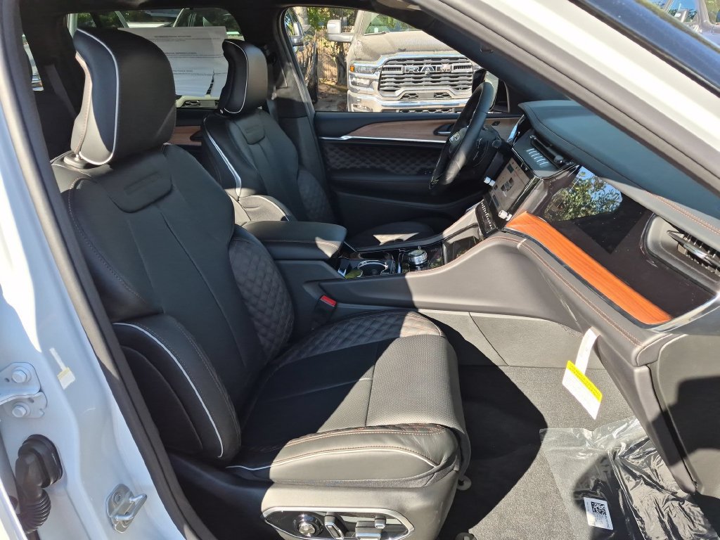 New 2027 Jeep Grand Cherokee Summit AWD/4WD image 16