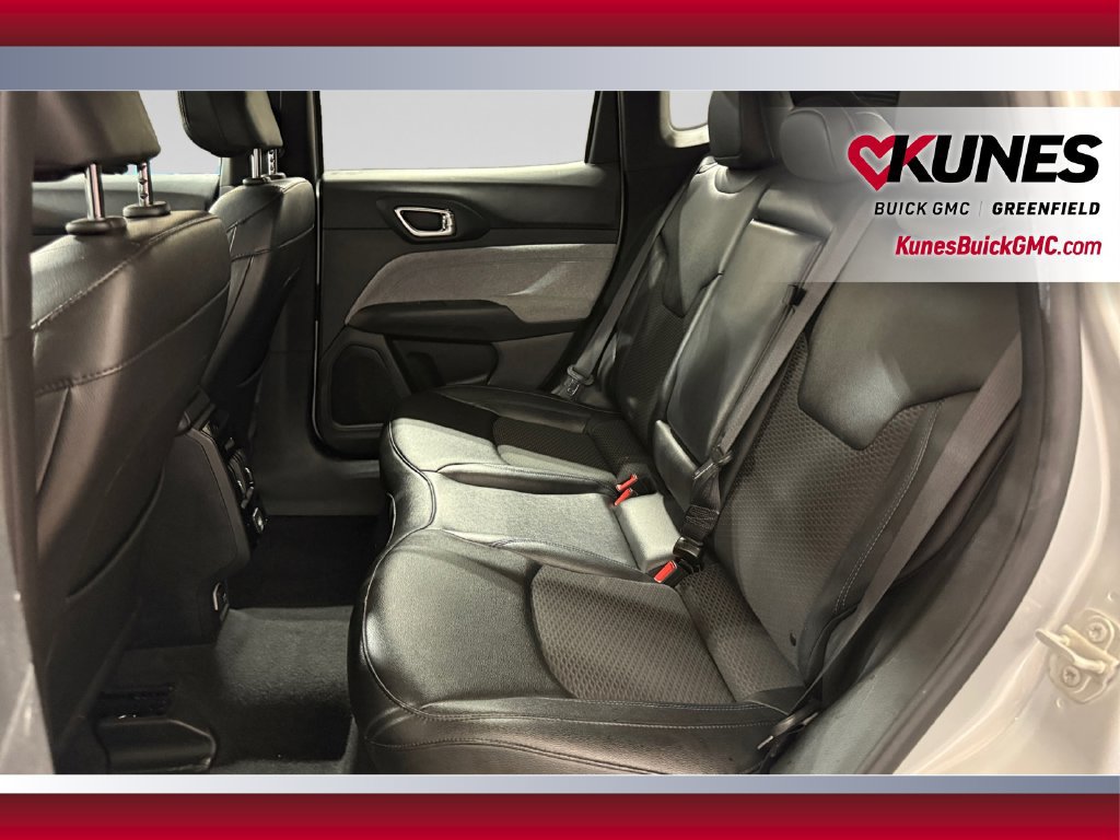 Used 2024 Jeep Compass Latitude AWD/4WD image 34