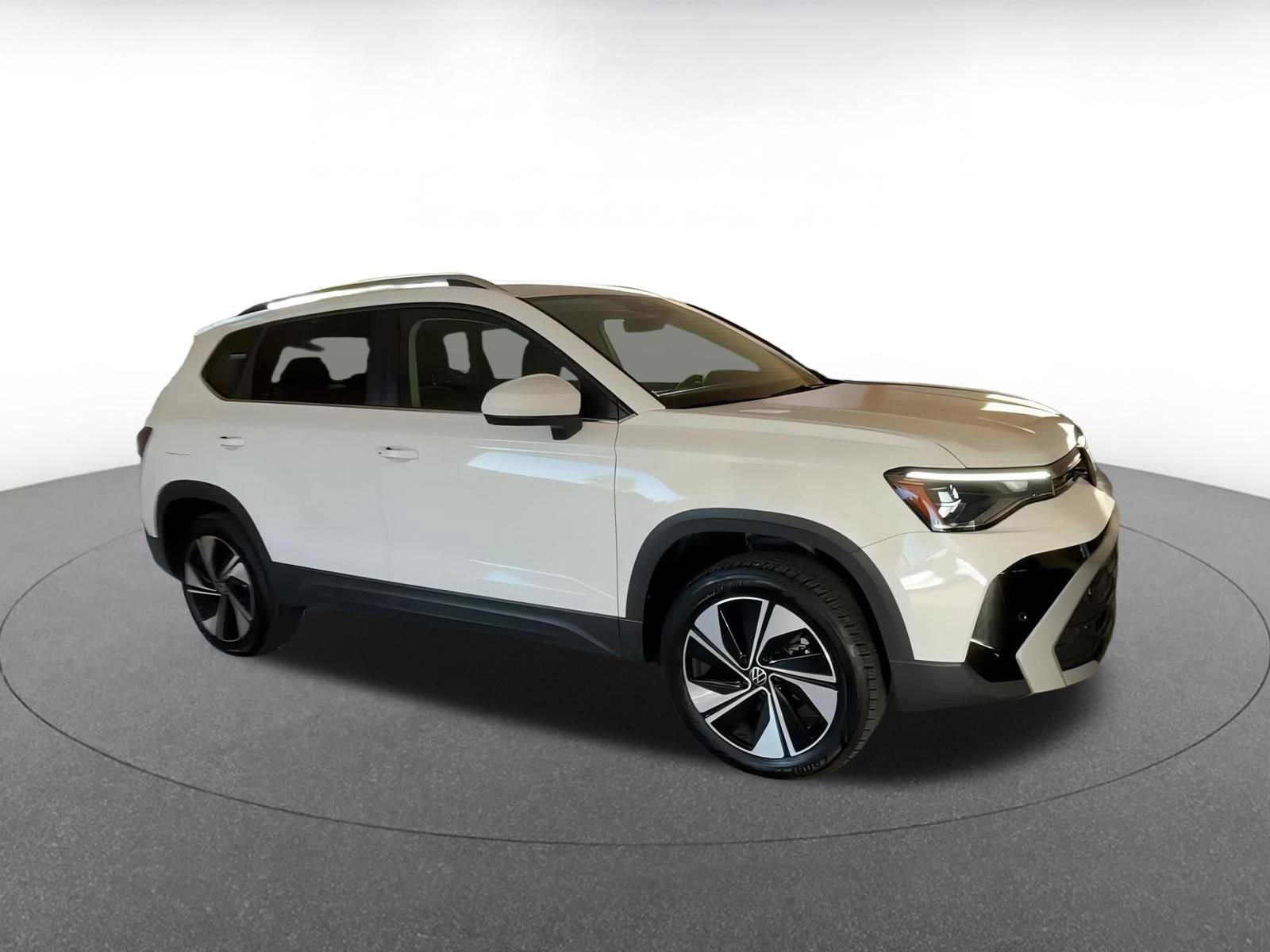 Used 2025 Volkswagen Taos SE video 2