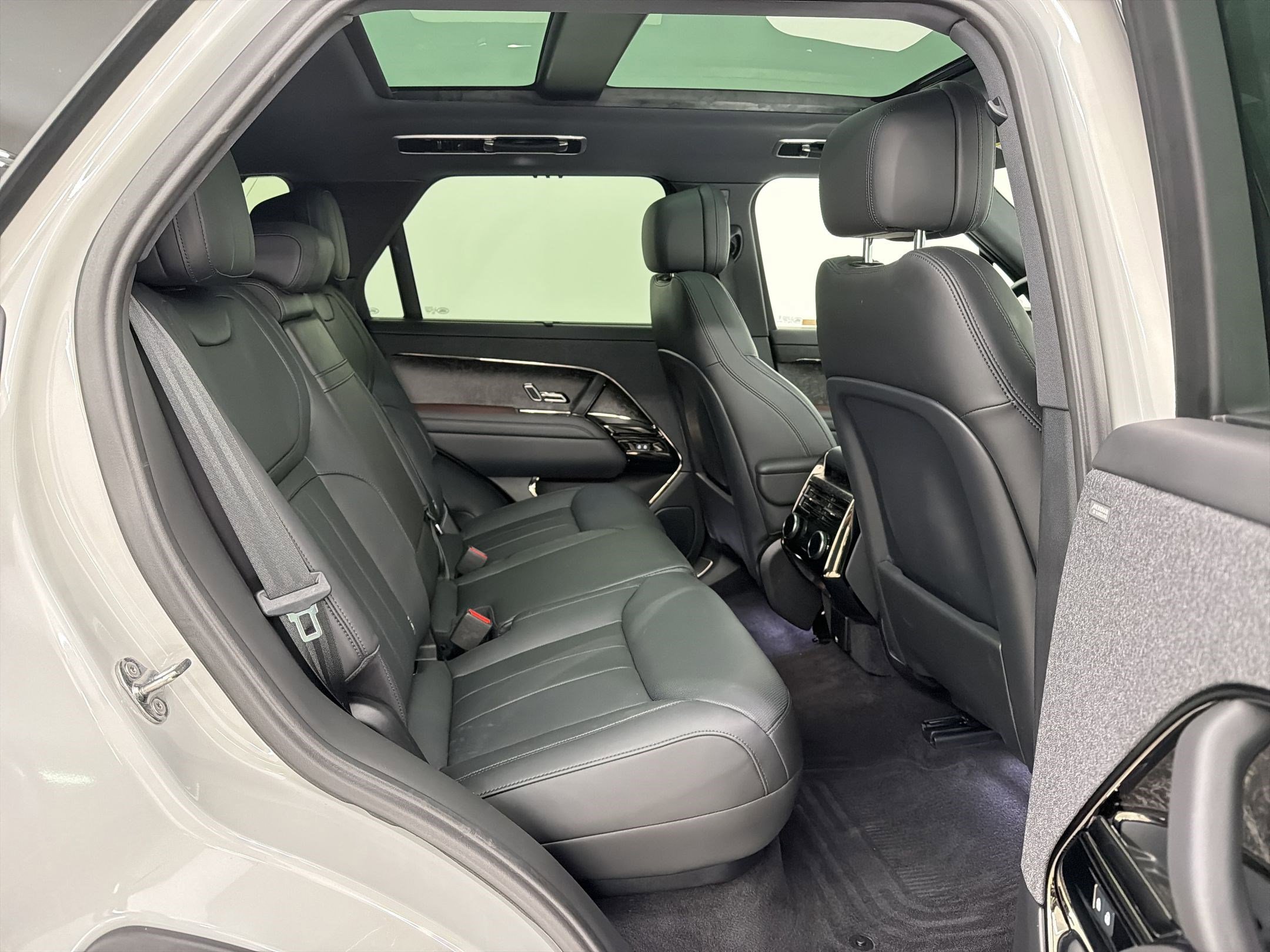 Used 2024 Land Rover Range Rover Sport Dynamic SE image 24