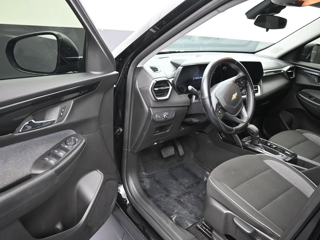 Used 2025 Chevrolet TrailBlazer LS FWD image 10