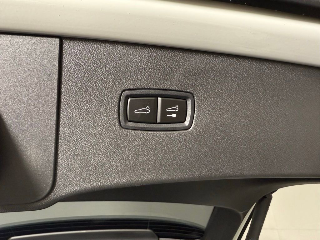 Certified 2025 Porsche Cayenne Coupe image 18