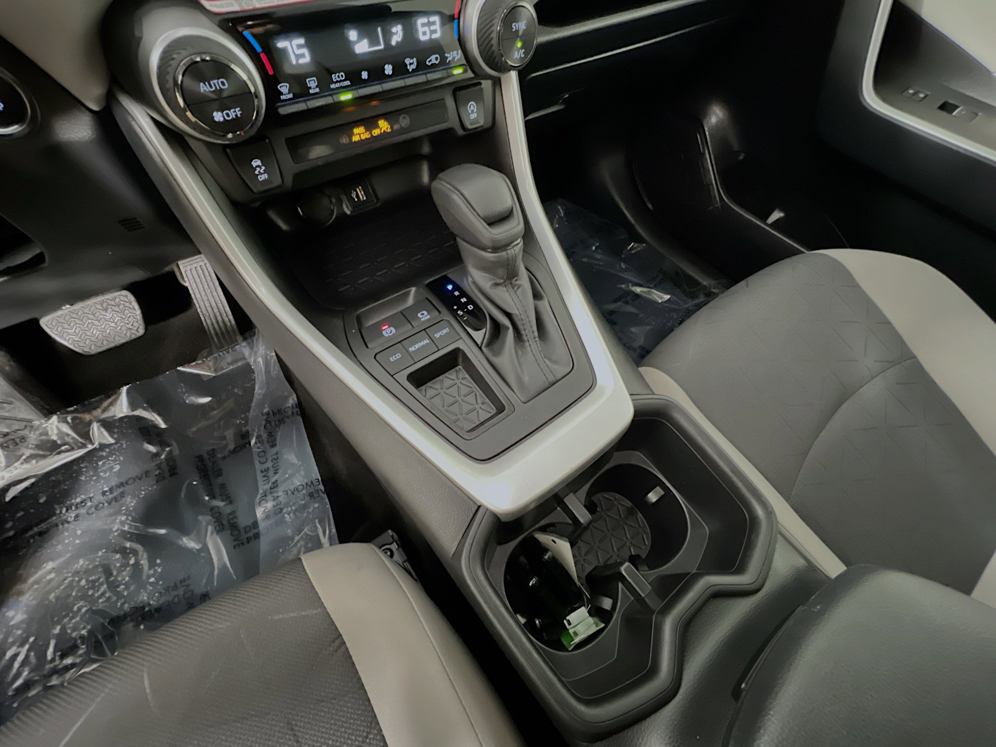 Used 2025 Toyota RAV4 XLE image 25