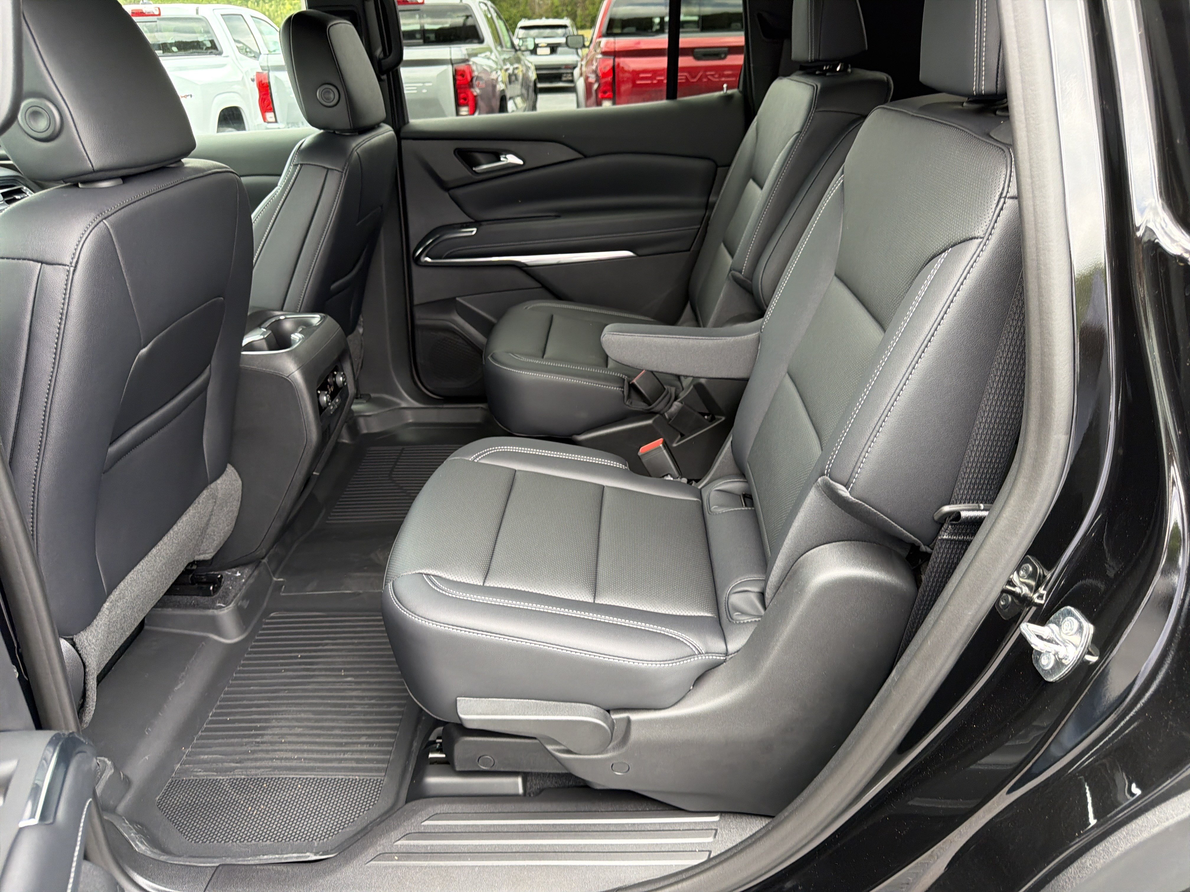 New 2026 Chevrolet Traverse LT w/ LPO, Floor Liner Package FWD image 22