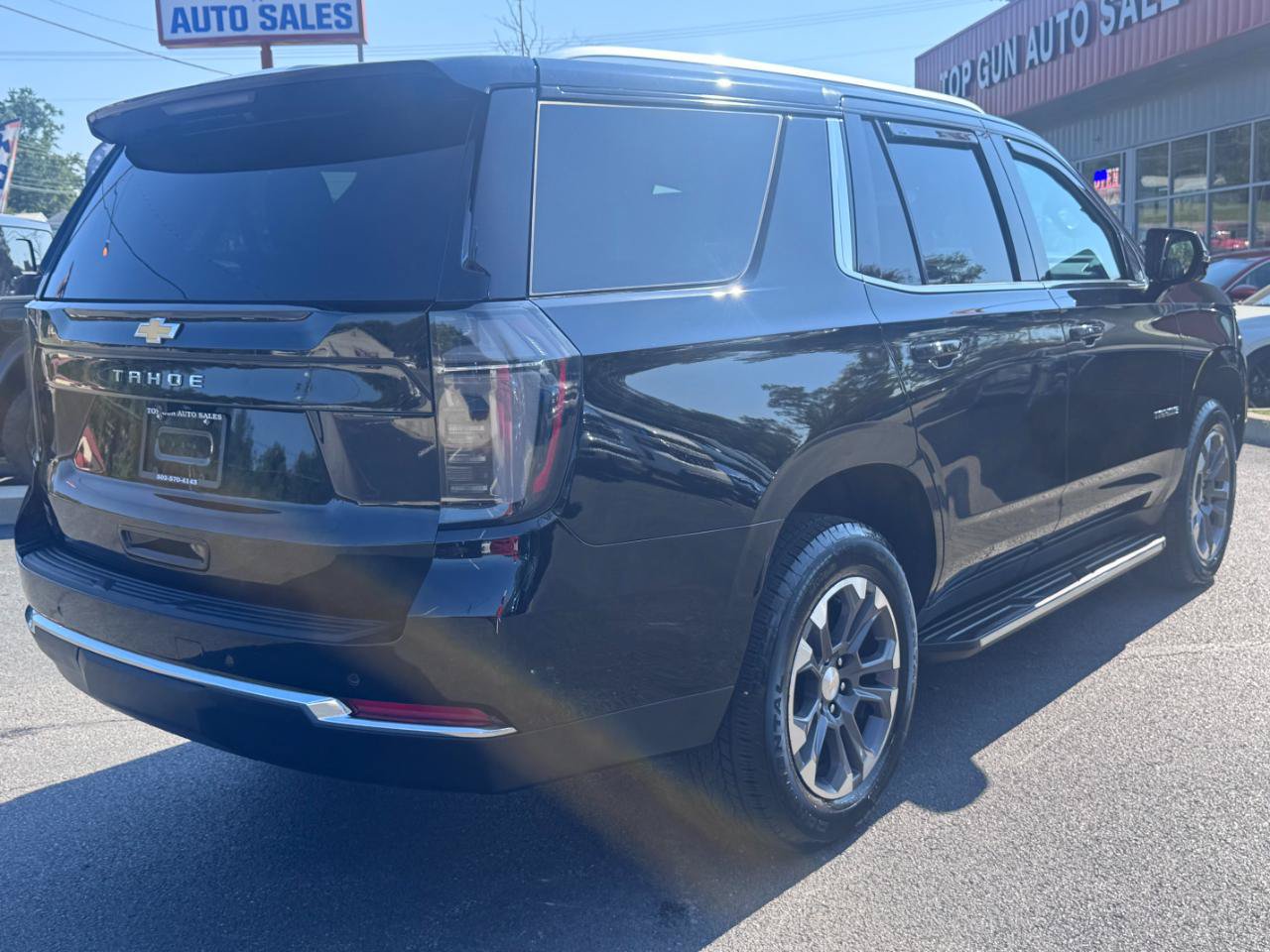 Used 2025 Chevrolet Tahoe LT w/ Comfort Package AWD/4WD image 3
