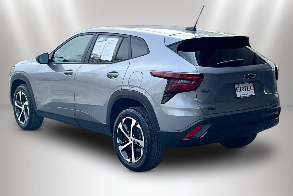 Used 2024 Chevrolet Trax RS FWD image 4