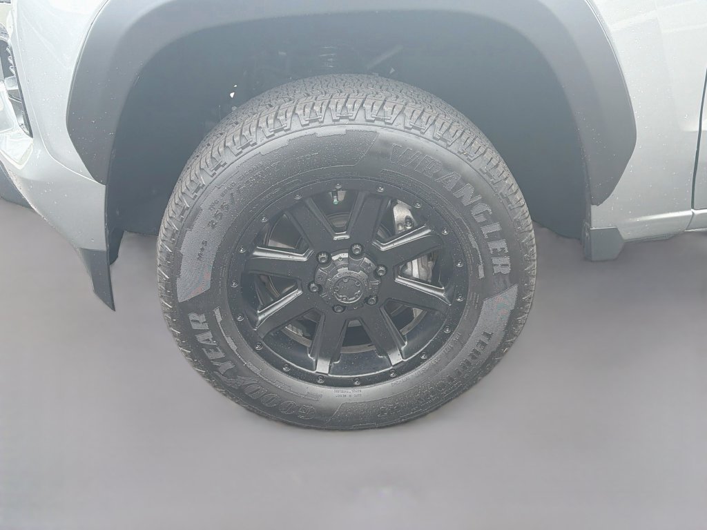Used 2024 Chevrolet Colorado LT w/ LT Convenience Package RWD image 32