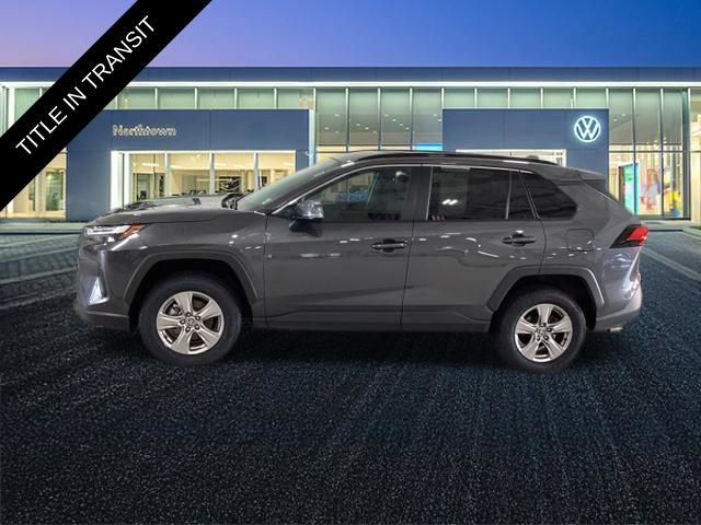 Used 2025 Toyota RAV4 XLE AWD/4WD image 2