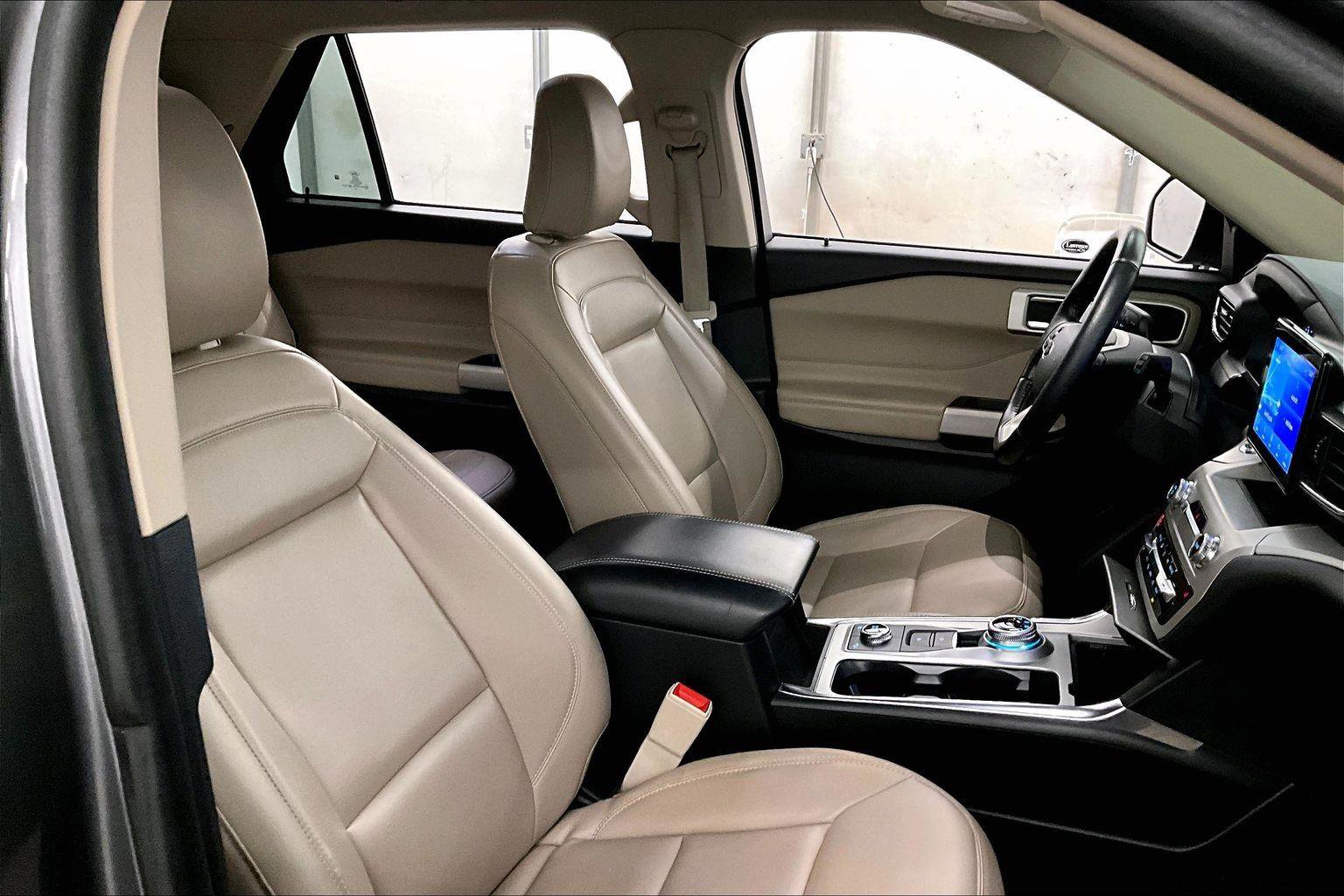 Used 2022 Ford Explorer XLT w/ Equipment Group 202A image 7