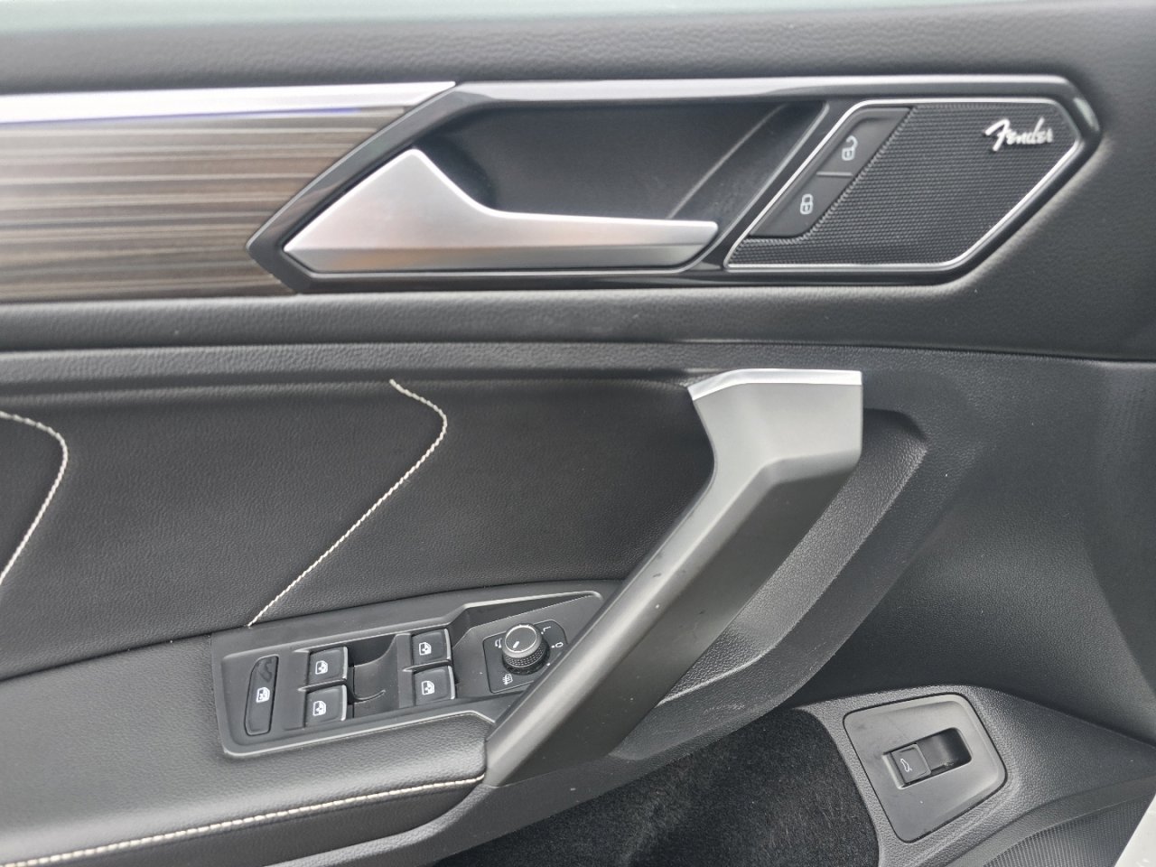 Used 2022 Volkswagen Tiguan SEL R-Line image 14