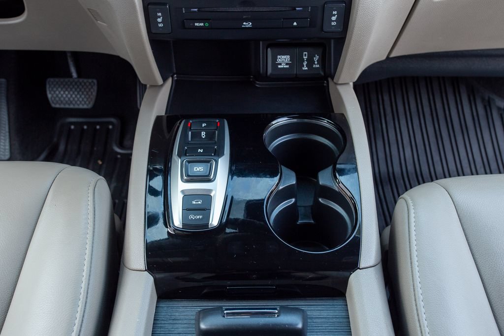Certified 2017 Honda Pilot Touring image 27