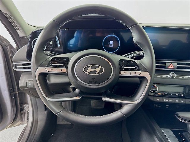 Used 2025 Hyundai Elantra SEL image 12