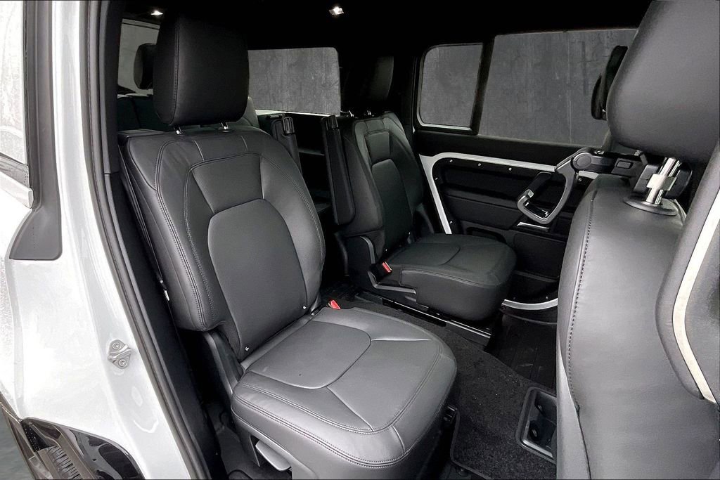 New 2026 Land Rover Defender 130 X-Dynamic SE AWD/4WD image 9
