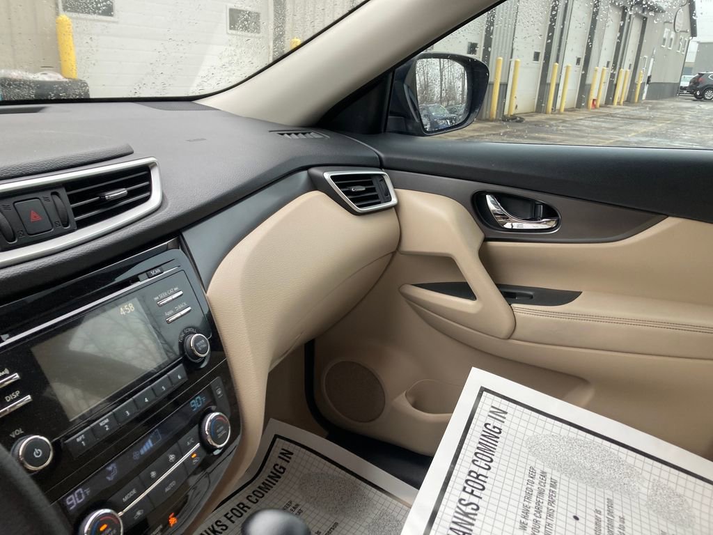 Used 2016 Nissan Rogue SV image 17