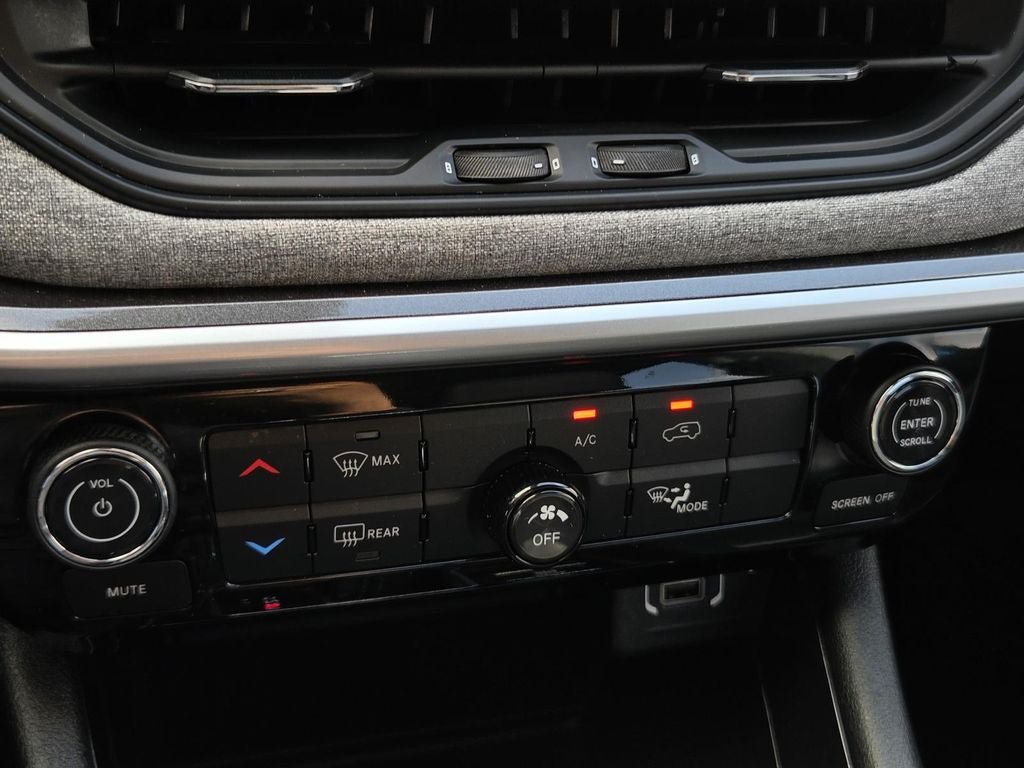 Used 2022 Jeep Compass Latitude FWD image 23