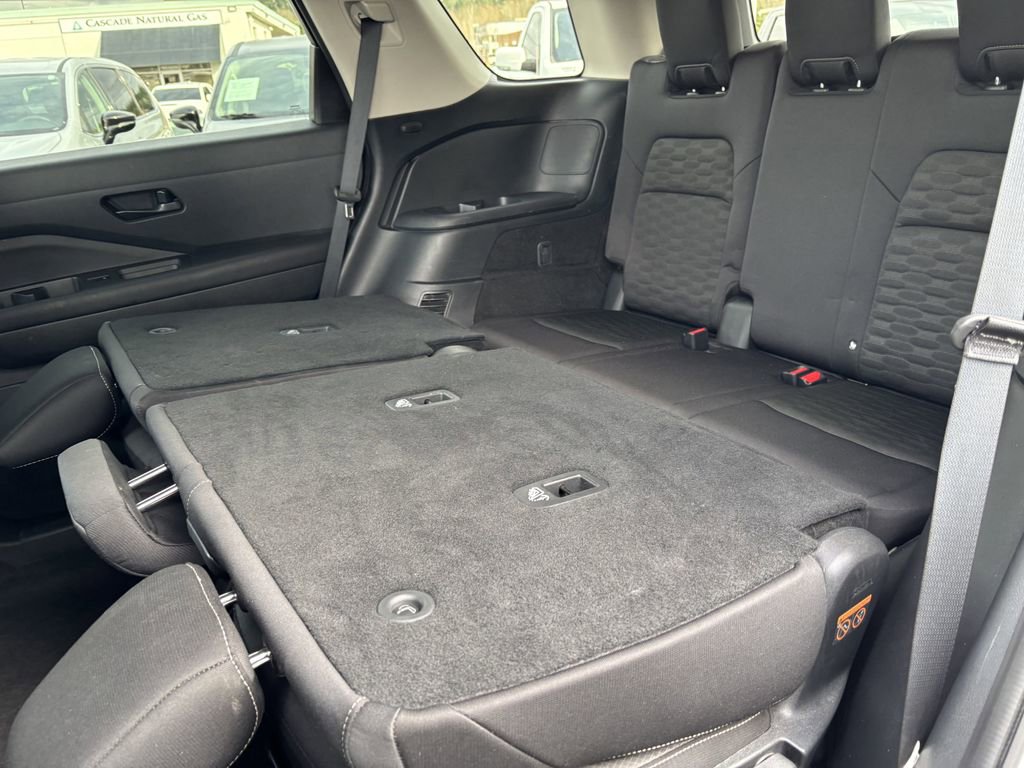 Used 2025 Nissan Pathfinder SV AWD/4WD image 28