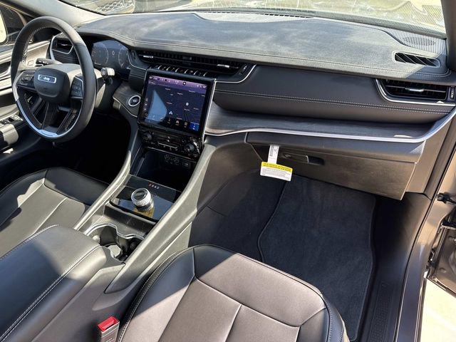 New 2025 Jeep Grand Cherokee Limited RWD image 17