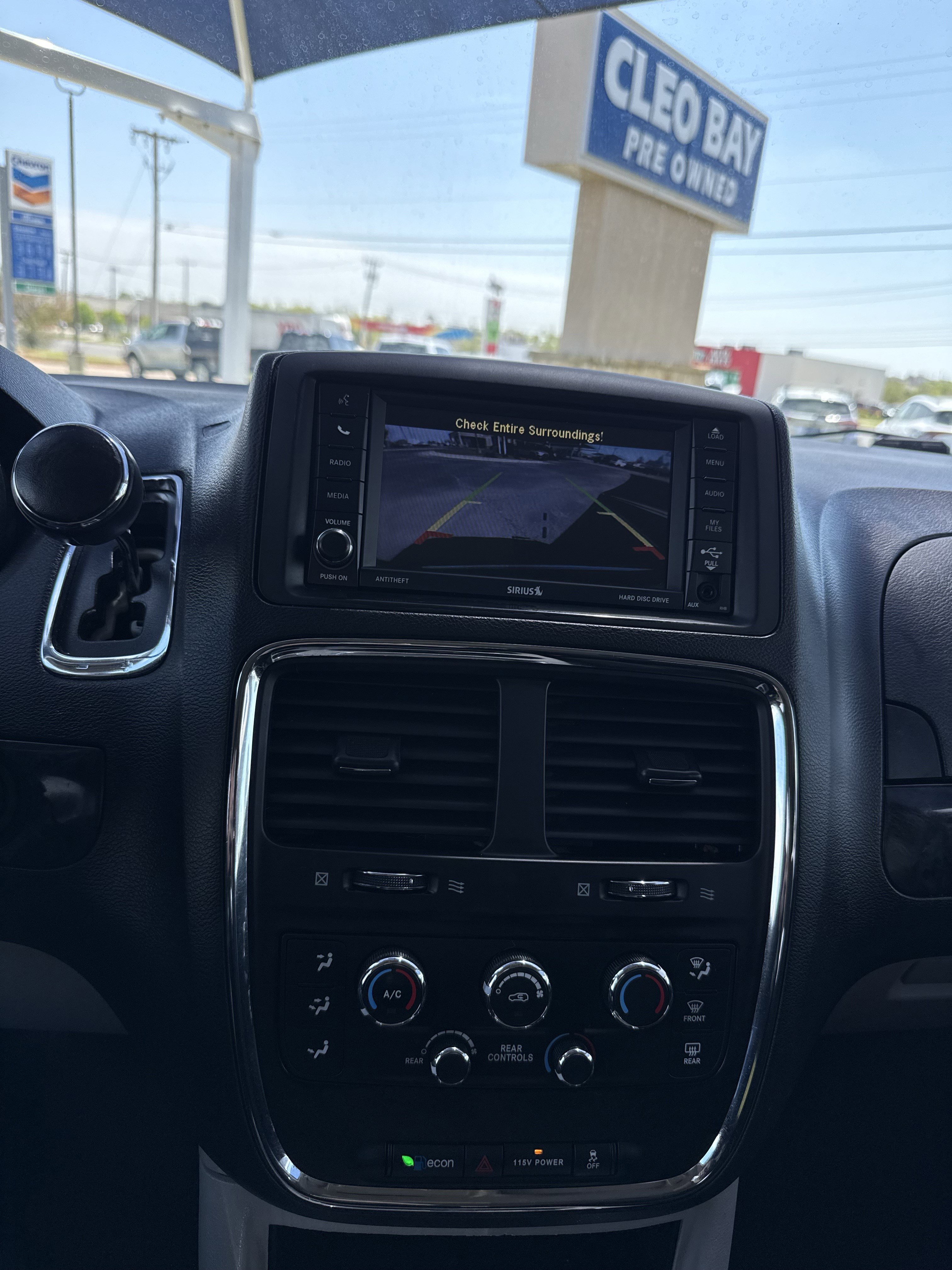 Used 2015 Dodge Grand Caravan SXT w/ UConnect Hands-Free Group image 30
