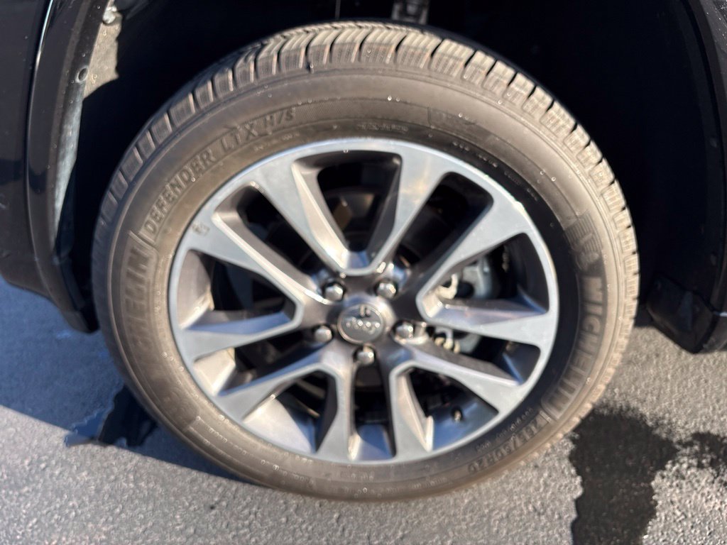 Used 2018 Jeep Grand Cherokee Overland AWD/4WD image 10