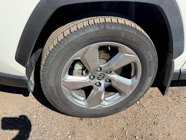 Certified 2021 Toyota RAV4 XLE Premium AWD/4WD image 10