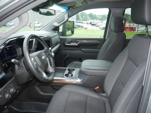 Used 2025 Chevrolet Silverado 3500 LT AWD/4WD image 2