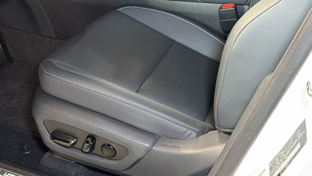 Certified 2025 Lexus RX 350 Premium w/ Accessory Package (A2) image 22