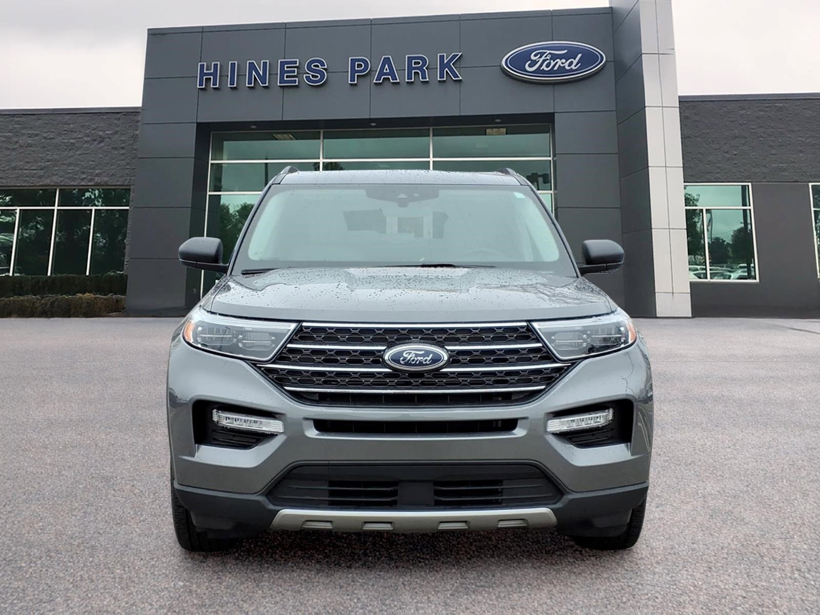 Used 2023 Ford Explorer XLT w/ Equipment Group 202A AWD/4WD image 2