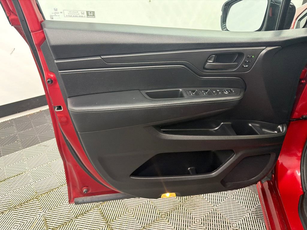 Used 2025 Honda Odyssey Sport-L image 11