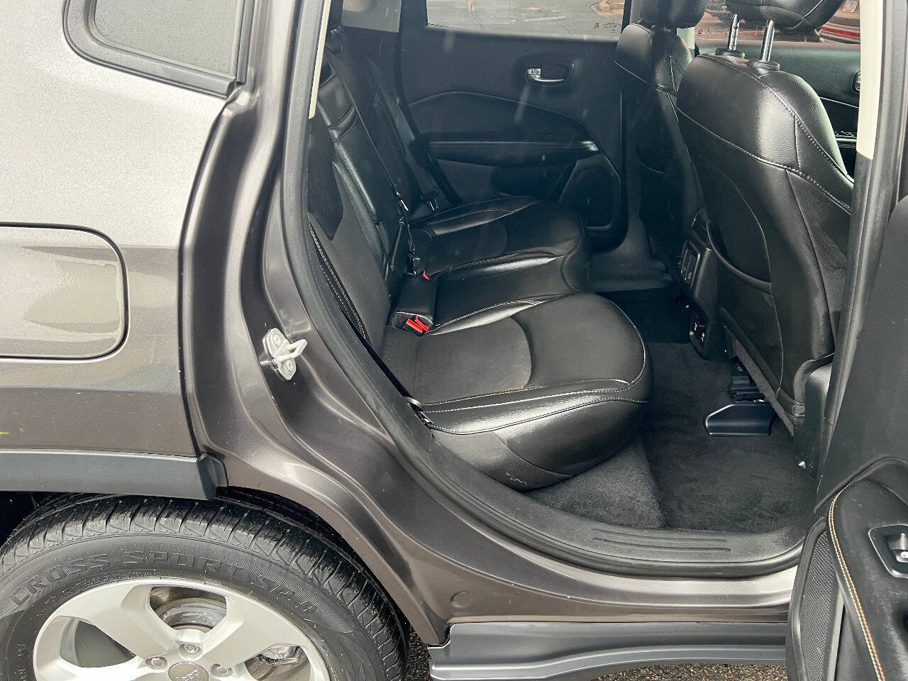 Used 2019 Jeep Compass Latitude w/ Popular Equipment Group FWD image 22