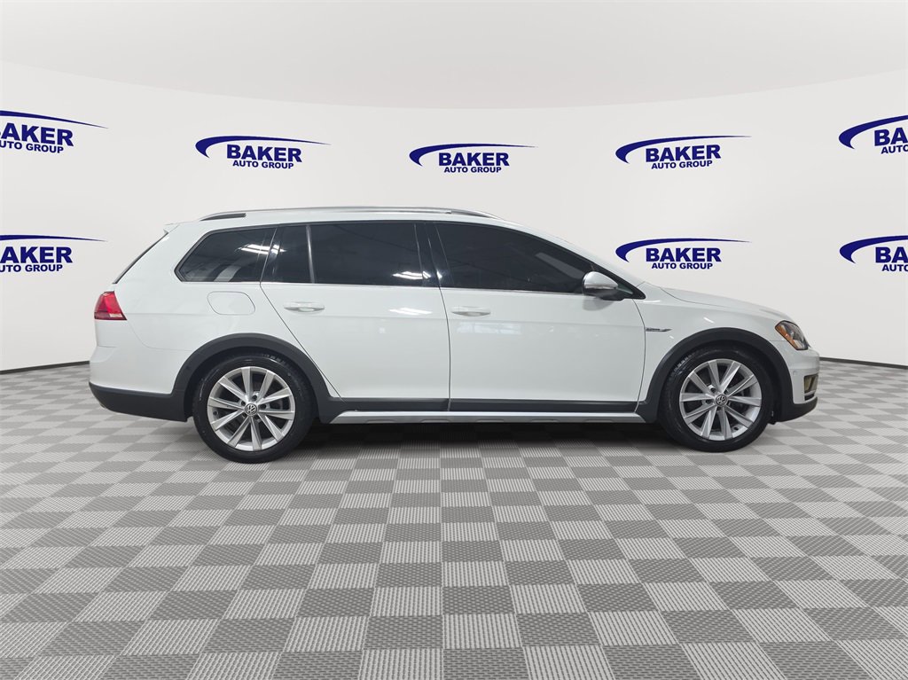 Used 2017 Volkswagen Golf Alltrack SE image 4