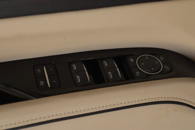 Certified 2022 Cadillac Escalade ESV Premium Luxury image 22