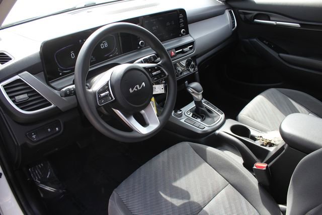 Used 2024 Kia Seltos LX AWD/4WD image 3