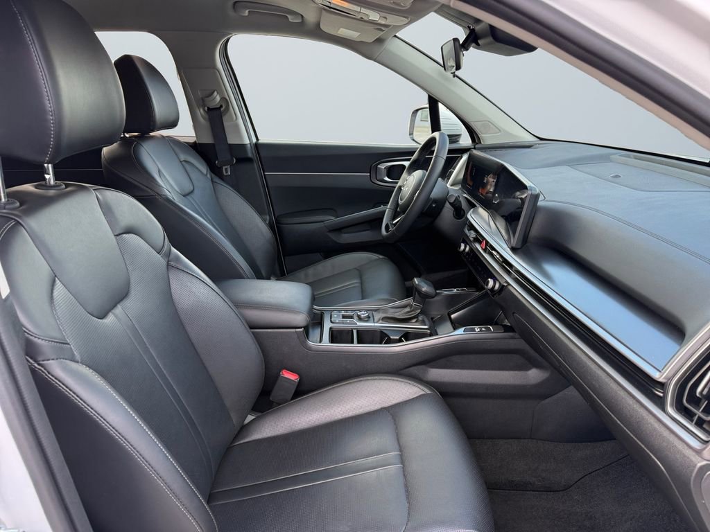 Used 2024 Kia Sorento S image 15