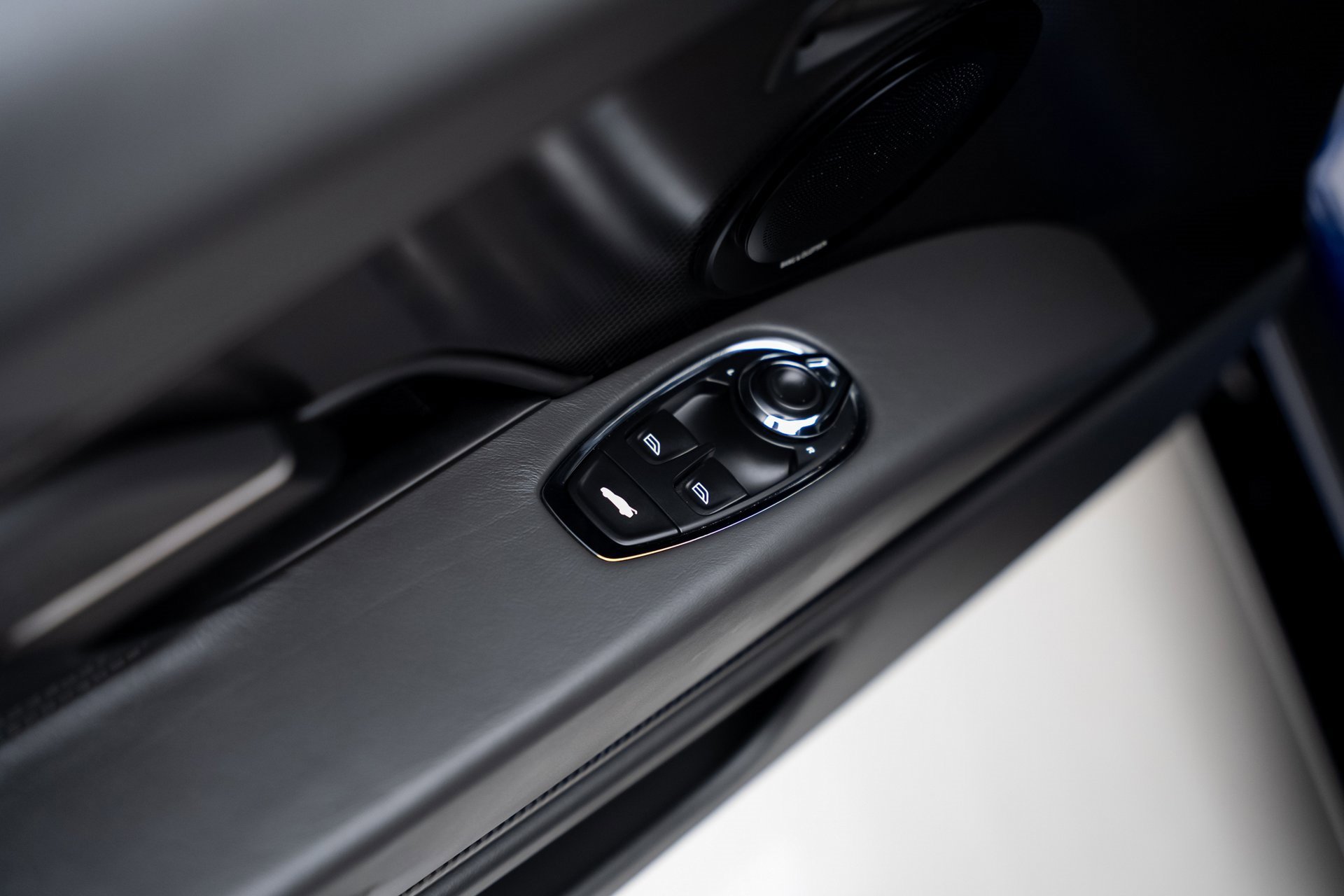 Used 2020 Aston Martin DB11 AMR image 57