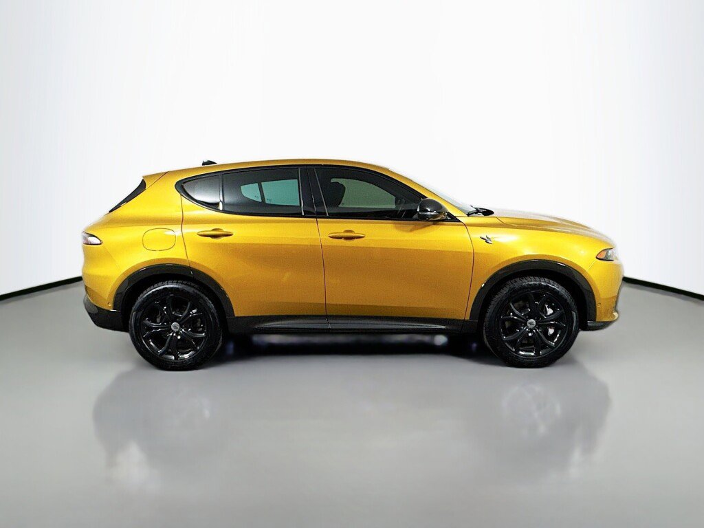 Used 2024 Dodge Hornet R/T Plus w/ Tech Pack Plus w/o Parking image 6