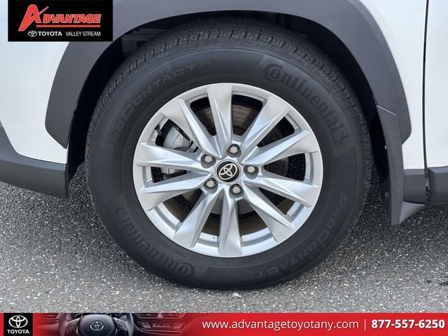 Used 2023 Toyota Corolla Cross LE w/ Moonroof Package AWD/4WD image 11