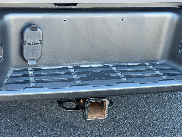 Used 2024 Nissan Frontier SL AWD/4WD image 12