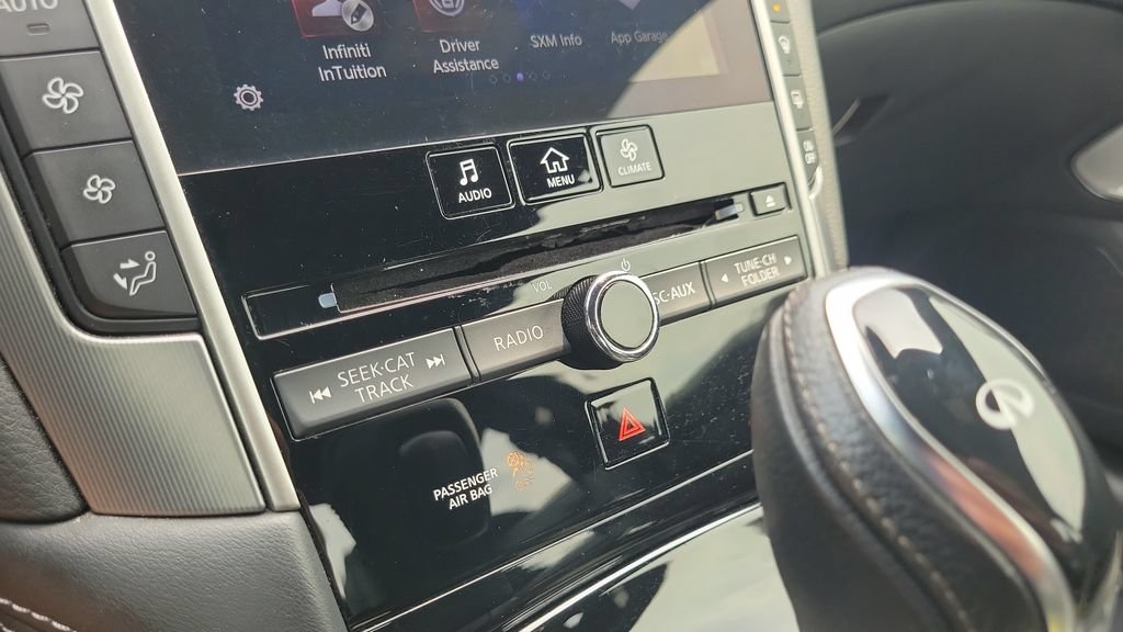 Used 2019 INFINITI Q60 3.0t Luxe AWD/4WD image 15